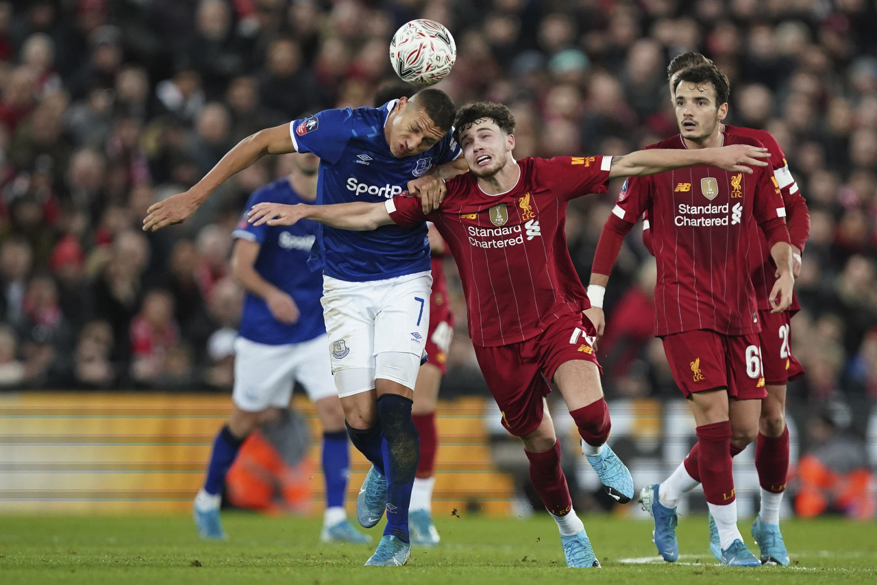 维多利亚面对马德里在圣马梅斯：阿诺德和卡马万加受伤