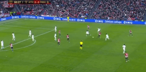 莱奥头发被拽找阿切尔比理论，后者：敢再指我就掰断你手指头