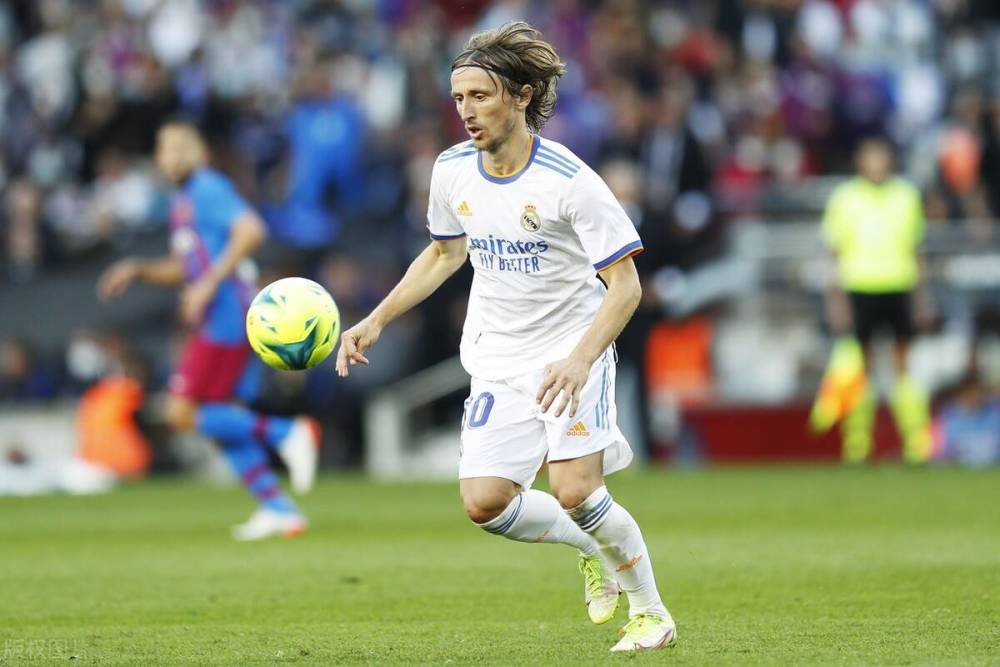 图片报：拜仁17岁小将吉布森因违反规定被送回母队翁特哈兴