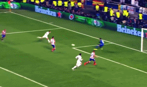 欧文突破两人防守完成得分